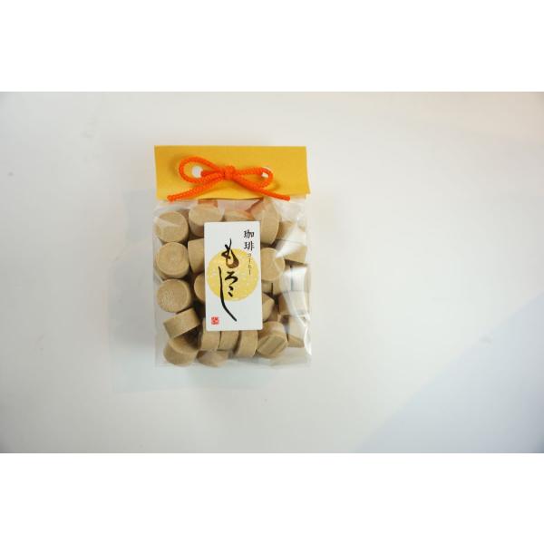 秋田もろこしにコーヒーをブレンドして現代風にアレンジしたもろこし。コーヒーのほろ苦さと香りがマッチした諸越は若い人にも人気の商品です。【名称】菓子【原材料名】砂糖（国内製造）、小豆粉、コーヒー【内容量】120ｇ【保存方法】直射日光、高温多湿...