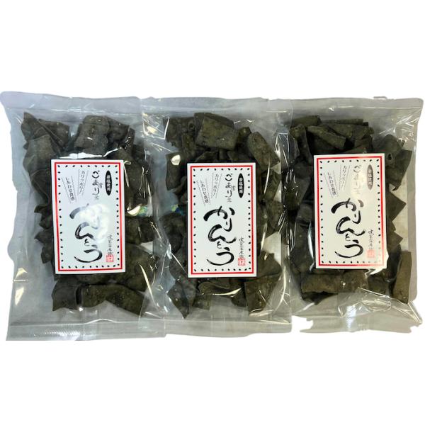 稲庭うどん職人が極限まで薄く伸ばして高温で「カリっと！サクッと！」飽きない味で揚げたかりんとうですたっぷりの黒ごまを使用し、ミネラル豊富な岩塩と絡めた上品な味わいは、男性でも一袋ペロリといけちゃう絶妙な味付けと食感ですしかも職人手作りでこの価格