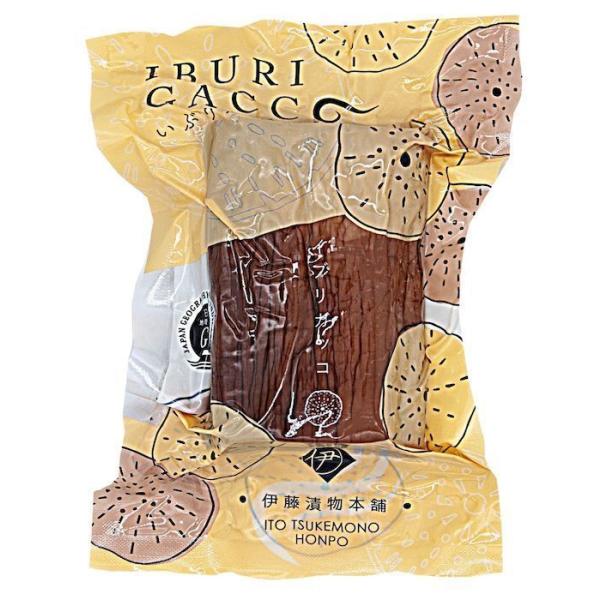 保存料・着色料等を使用していない無添加 いぶりがっこですそのため、より自然の色合い、風味が楽しめますいぶりがっことは、大根を桜や楢の木でいぶってから米糠に漬け込む手間のかかる漬物です、 口に入れた瞬間感じる、スモーキーな味わいは、ご飯はもち...