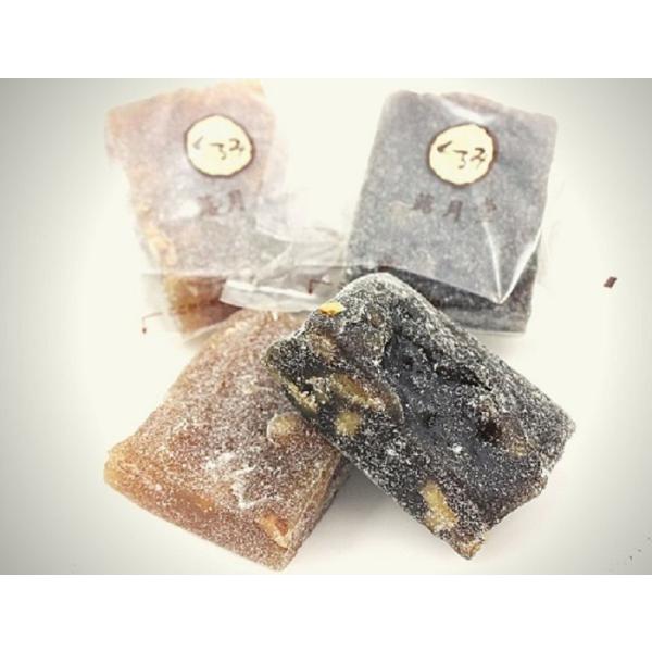 ごまとプレーンの2種類からお好きなものをオプションからお選びくださいゆべしは源平時代からの武士の携行食だったそうです携行しやすく保存性もよくて、徳川家に献上された記録もあるようですこのゆべし、ずっしりしていて、堅そうな印象がありますが実はと...