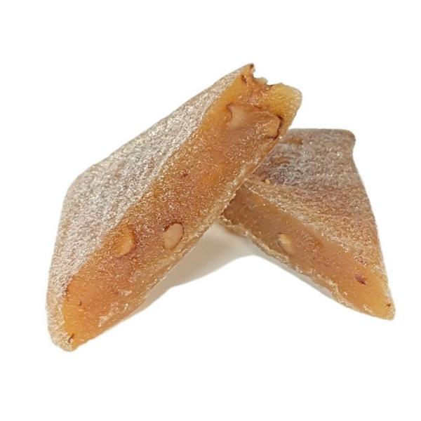 ゆべしは源平時代からの武士の携行食だったそうです携行しやすく保存性もよくて、徳川家に献上された記録もあるようですこのゆべし、ずっしりしていて、堅そうな印象がありますが実はとっても柔らかい中にはぎっしりくるみが入っていて、この胡桃は渋みがない...