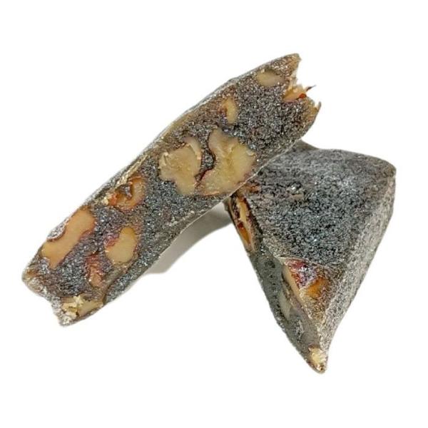 ゆべしは源平時代からの武士の携行食だったそうです携行しやすく保存性もよくて、徳川家に献上された記録もあるようですこのゆべし、ずっしりしていて、堅そうな印象がありますが実はとっても柔らかい中にはぎっしりくるみが入っていて、この胡桃は渋みがない...