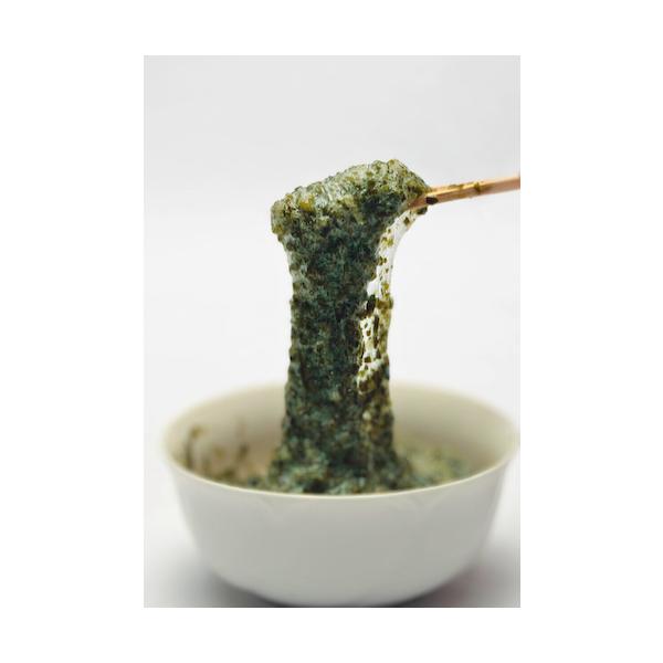 【粉末とろろ昆布】よくねばる希少な北海道産がごめ昆布を７０％、昆布本来の旨味が楽しめる青森産真昆布を３０％で調合し細く刻んだものです水分が加わることで生まれるまるで納豆のようなねばねばの食感と真昆布の旨味が絶妙な逸品です【美味しい食べ方】粉...