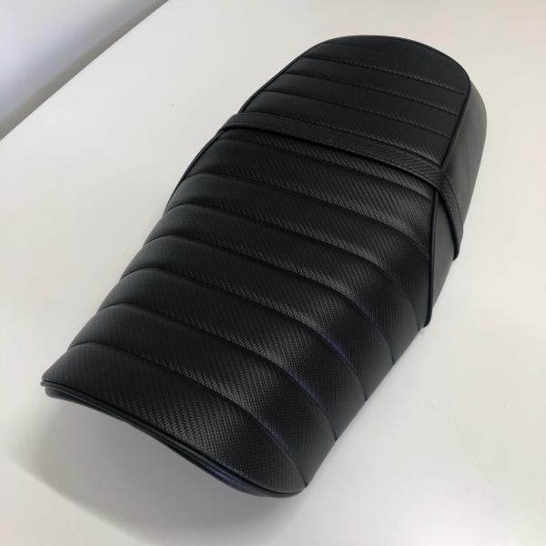 送料無料 CB1100RS タックロール シート/カバー/座面:エンボス黒