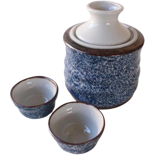 美濃焼は、岐阜県の土岐市・多治見市・瑞浪市・可児市に跨る地域で製作される陶磁器の総称です。長い歴史と伝統を持つ美濃焼は、食器類の生産量が全国シェアの約60%を占めており、日本の焼き物の代表といっても過言ではありません。美濃焼はあまりに多彩な...