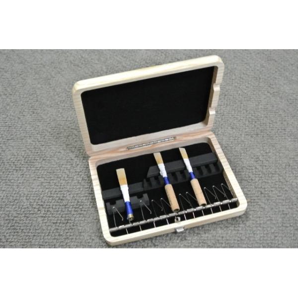 オーボエ９本イングリッシュホルン３本用の木製リードケースです。105x135x25mm  色はブラックになります。