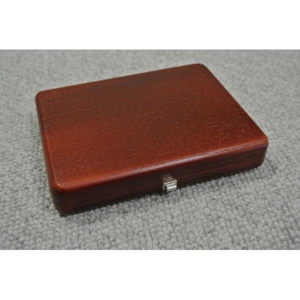 ドイツem社製　Fgリード6本用の木製リードケースです。マンドレルシステムでしっかりリードを固定します。色はブラックになります。100x135x24mm