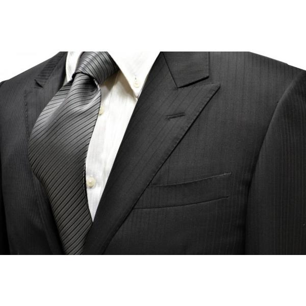 チャコールグレーの濃淡と黒の無地ストライプネクタイ/MUT-S002