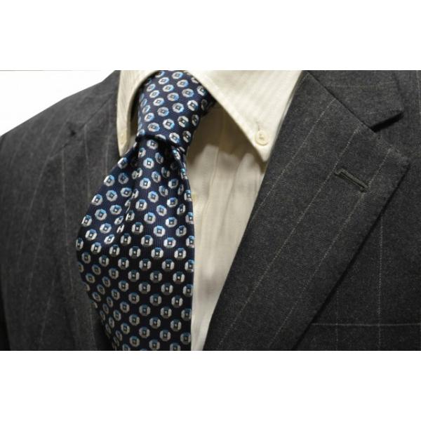 ネイビー 小さな模様 細身ネクタイ ネイビー（紺）地に、水色、グレーの小紋柄ネクタイ/50%OFF/KMN-20W001