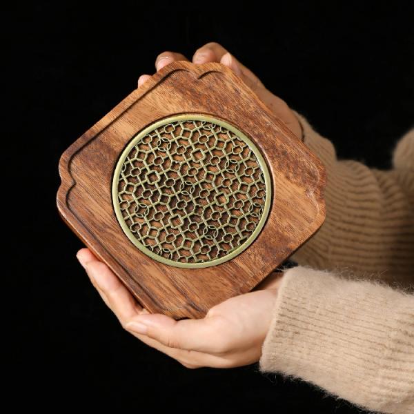 ◆セット内容：茶盤x1(茶壺杯は付属しておりません)きれいなカーブを描く優しいフォルムは美しく重厚感のあるデザインです。一般的な茶盤のようにスペースを取らずコンパクトに手軽にお茶が楽しめます。