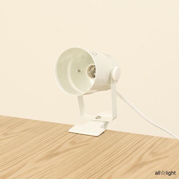 メーカー：ELPA / 朝日電器株式会社シリーズ名： クリップライト定格電圧：AC100V50/60Hz適合ランプ：口金E17 消費電力25Wまで電源コード：約1.5m 中間スイッチ付はさみ幅：板厚20〜25mmカラー：パールホワイト※こち...