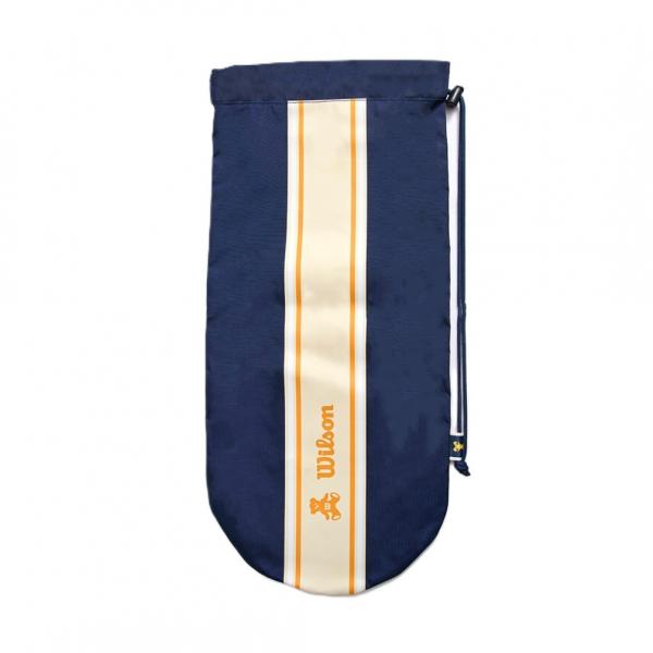 ◇人気のWILSON BEARシリーズにソフトケースが登場。デザイン性は勿論、耐久性の高い素材を使用し、サイドには小物を収納できるジッパー付のポケットを用意し、高い実用性も実現。(BEAR型のチャーム)■カラー:NAVY■素材:ポリエステル...