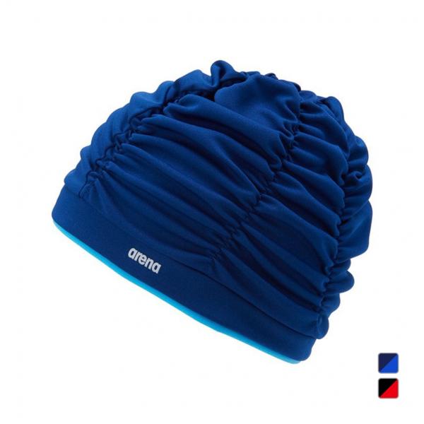 ◇シャーリングが施されたテキスタイルキャップ。◇頭への締め付け感が少なく、長時間の使用でも快適に使用可能。ゆったりなかぶり心地のため、水中ウォーキングをされる方や髪の長いスイマーにおススメ。arenaロゴが着用者の左前になるように着用。■カ...