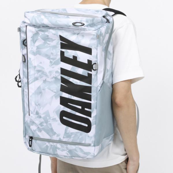 オークリー ESSENTIAL SQUARE PACK XL 6.0 FOS900981 10J