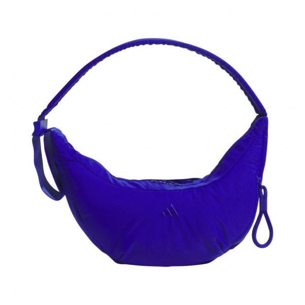 ◇トレンドの形をした中わた入りショルダーバッグ。 ◇定番と意外性をミックスしたadidas ショルダーバッグ。 パッド入りショルダーストラップと広々としたメインコンパートメントは、日常使いに実用的。 その大胆なふっくらとした見た目そのものが...