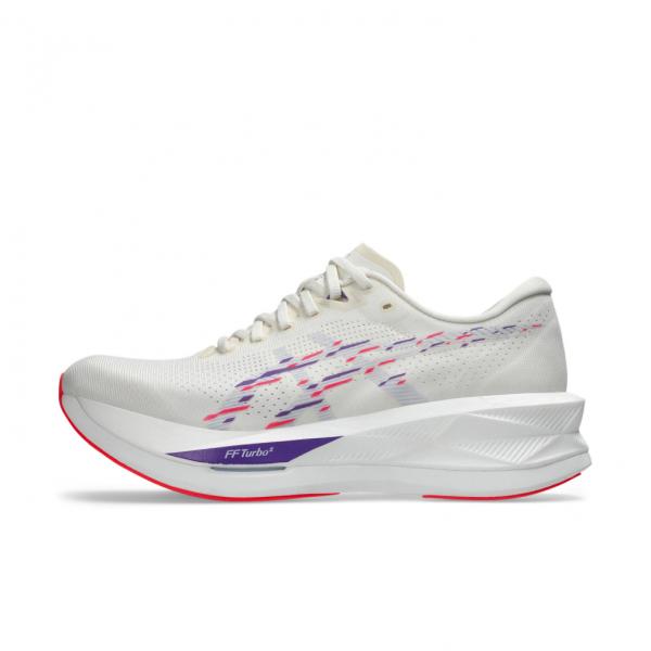 ◇高反発フォーム材と樹脂プレートが軽快な走りを追求する、スピードトレーニングシューズ◇SONICBLASTは、軽量で反応性に優れた履き心地を提供し、スピードトレーニング・テンポランや日常のトレーニングにおすすめのシューズです。ミッドソールは...