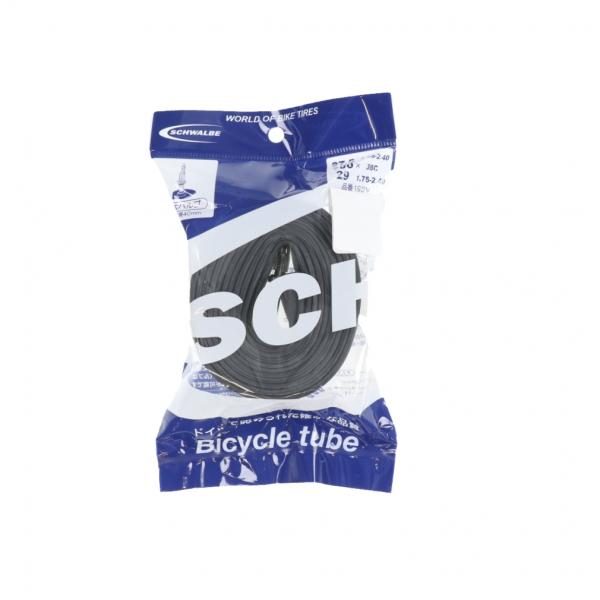 ◇高い気密性と耐久性を誇るブチルチューブ。伸びが良く広いサイズレンジと豊富なラインナップであらゆるタイヤサイズに対応します。また、英・米・仏式すべてのタイプでバルブコアの取り外しが可能なので、シーラントやパンク防止剤等の注入も容易です。■カ...