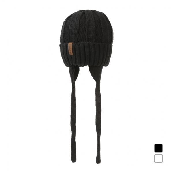 ◇耳付きニット帽◇フリース裏地付きで暖かい。◇耳当て付きで防寒性アップ。■カラー：オフホワイトブラック■素材：本体/アクリル100％ 裏地/ポリエステル100％ 別布部/合成皮革■サイズ：頭周り/40cm■生産国：中国■2024 Fall＆...