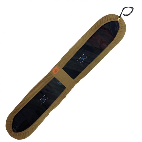 ◇機能的で大人気の布製ソールカバー◇ラウンド型はもちろんフィッシュテールやピンテールなどあらゆる形状のボードを収納可能。ノーズ部分の紐を引っ張りフィット感を簡単に調整可能。ケース内側のエッジがあたる部分はフリース生地でクッション性と強度を強...