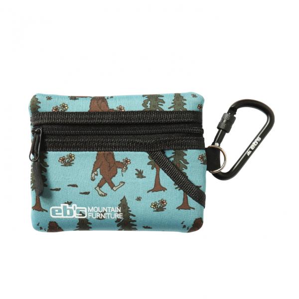 ◇車の鍵やコインも収納できるネオプレーン製パスケース◇ロック付きカラビナで落下を防止。ファスナー付きの小銭入れポケット。■カラー：YETI■素材：ポリエステル■サイズ：本体/120×95mm■生産国：中国アルペン alpen スポーツデポ ...