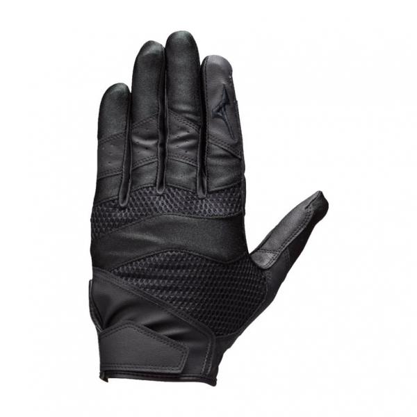 ◇正確な捕球を実現させる。捕手の拘りへの追求が、ついに具現化される◇『捕手専用衝撃緩和パッド』搭載(掌部)◇守備手袋に重要な通気性とフィット感を高次元で両立する専用素材『REFLA-EX』を採用(掌部)◇グラブの自在な操作を可能にする為の専...