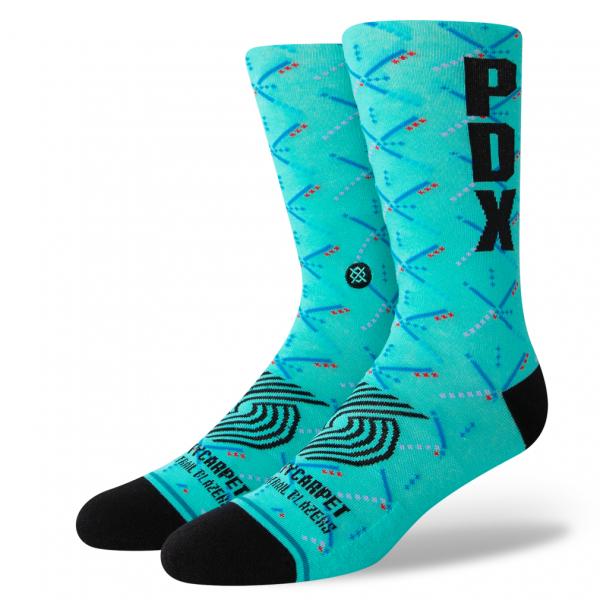 ◇NBA シティエディション◇それぞれの都市が持つ歴史や文化といった個性をテーマにデザインされたシティ・エディションの2023年モデル。伸縮性のあるリブがふくらはぎを包み込み、きつ過ぎずゆるくない極上のフィット感を生み出します。トラブルの多...