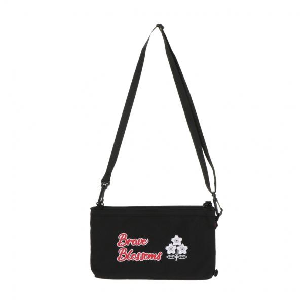 ◇オフィシャルパートナーであるJRFU(日本ラグビーフットボール協会)とのダブルネームで実現したジャパンスペクテイターコレクションのチケットホルダーです。首にかけられ、テープは取り外し可能でヨコに取り付けると小さなショルダーポーチとしても使...