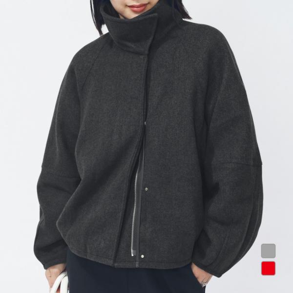 ◇その日をおしゃれに過ごすためのウーブンジャケット。 ◇このadidasのジャケットを着れば、朝のコーヒーからジムのセッション、友達とのランチまでスムーズに移動できる。 ウールのような柔らかな素材感で着心地も快適。 ゆったりとしたボックス型...