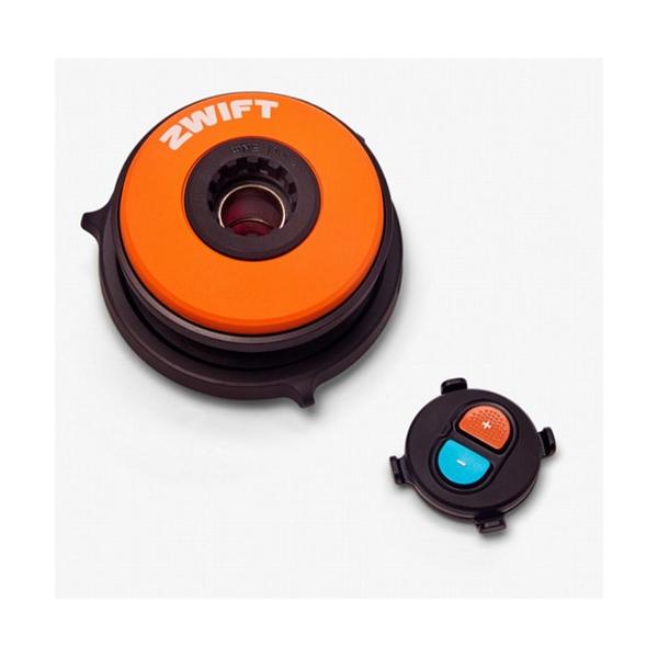 バーチャルシフトがインドアサイクリングに革命を起こします。ZWIFT COGをス マ ートトレー ナ ーに 取り付 けることで 、ほぼ す べての 8〜12速バイクが使用可能に、そしてCLICKコントローラーで無音のバーチャルシフトを簡単に...