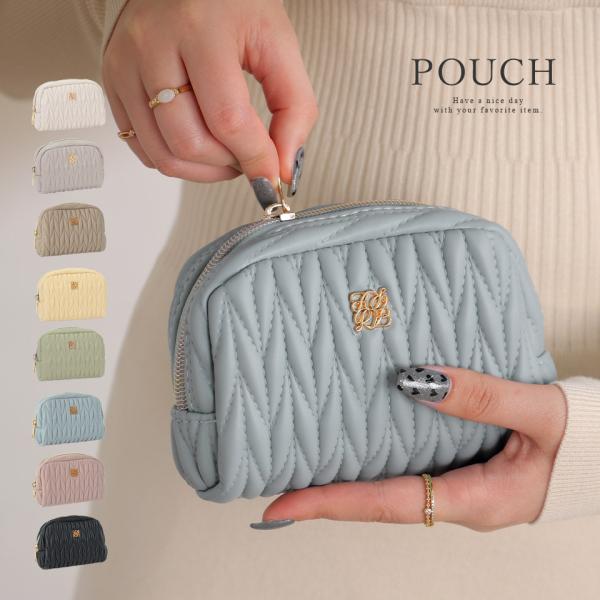 ・普段使いはもちろんトラベルにも便利なミニポーチ。・キルティング生地が高見え◎・お直し用のコスメの持ち運びにちょうどいいサイズ感。・イヤホンや、常備薬など様々なものを収納していただけます。・小さすぎない程よいサイズ感でバッグの中でも邪魔にな...