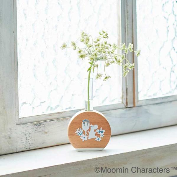 グリーンインテリアビーチ材の柔らかな質感が心地よい、手のひらサイズの一輪挿しです。各キャラクター（ムーミン/リトルミイ/スナフキン）とお花のイラストと、木目のコントラストが目を引きます。商品仕様セット内容試験管立て×1　試験管×1 重量約6...
