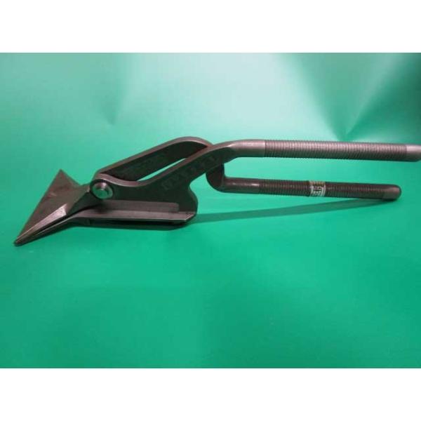 ＜本体の特徴＞ 八千代折ができる。金属の隅角を切断することなく箱状に折り曲げて作れる。 のみ込み深さ約４寸の深い立ち上げ ＜材質＞ 本体／ステンレス 芯金／ステンレス ＜重さ＞ 約８５０ｇ