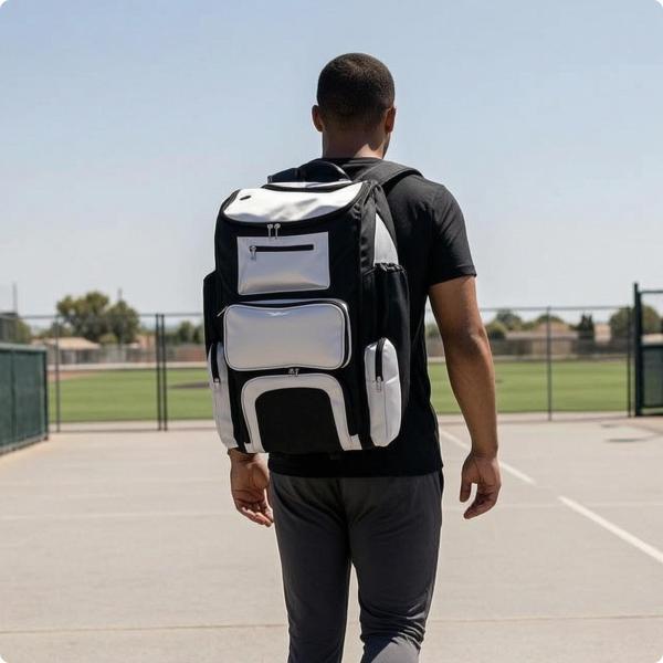ローリングスポーツキャリア 安定牽引 収納力 キャッチャー用バッグ 仕分け多彩 前後ポケット 下部コンパートメント 靴分離 強靭構造 耐摩耗底面 練習試合に適用