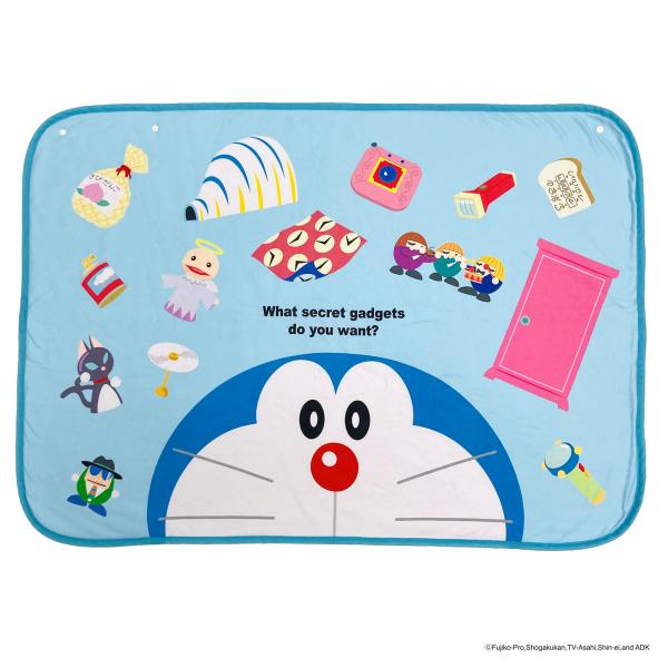 大人気キャラクタードラえもんDoraemon寒い季節に大活躍ブランケットふわふわシープボアのひざ掛けデスクワークの時におうちでのリラックスタイムに様々なシチュエーションでソフトな肌触りのニット生地内側はやわらかくてあたたかいシープ調ボアボタ...