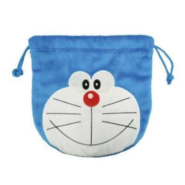大人気 キャラクタードラえもん グッズDoraemonぬいぐるみ巾着ソフトボア生地で手触りも気持ち良い内側はタイムふろしき柄■サイズ：約200×190mm■素材：ソフトボア販売元：株式会社マルヨシ日本国内限定販売ライセンス商品