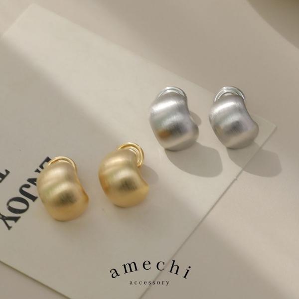 マットな質感がクールで大人な印象を与えてくれるイヤリングです。シンプルなデザインは、キレイめからカジュアルまでどんなコーデにもぴったりです。タイプ：イヤリングカラー：ゴールド、シルバーサイズ：縦 約1.4cm × 横 約1cm重さ：約2.0...