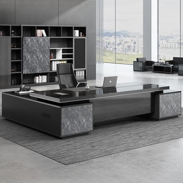 シンプルモダンな高級ボスデスクで快適オフィス