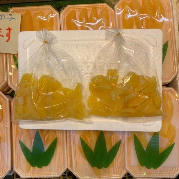 　数の子などおせち関連の海産物はアメ横が安売りを長年得意にしている商品です。折れているので一本ものに比べて価格が安くなっております。※当店の数の子は廉価販売実現の為、同一商品を大量入荷できないことが有り、画像と商品が異なる場合がありますので...