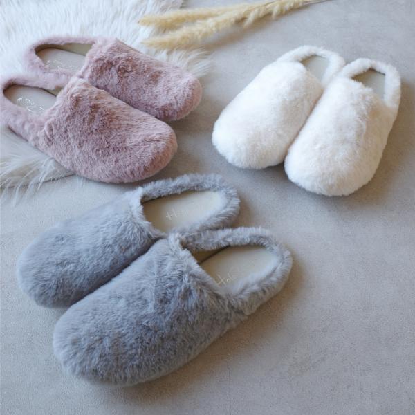 ふわふわとした手触りの良いファーでお家時間が華やぎます。大人可愛い、くすみカラーのルームシューズ。もこもこふわふわのファーで冬のお部屋を可愛く快適に。内側メッシュ素材でムレを防止します。歩きやすい、つま先が少し持ち上がったデザイン。底には滑...