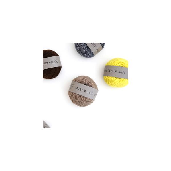 ■商品のご案内形状：３０ｇ　１００ｍ素材：ウール(メリノ) ８０％　　：アルパカ(ロイヤルベビーアルパカ) ２０％使用針目安：棒針 ５〜７号　　　　　：カギ針 ６/０〜７/０号ゲージ：メリヤス編　２１〜２２目　３０〜３２段※個人差によってゲ...