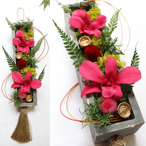 長寿のお祝いや敬老の日のプレゼントにぴったりな和風プリザーブドフラワーです。壁掛けタイプのアレンジ。流れるような水引や自然をそのまま演出したようなデザインがとても心地が良いアレンジ。 お部屋のワンポイントに、和室、玄関などにお飾りください♪...