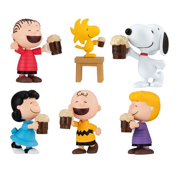 PEANUTS みんなでCHEERS!メーカー：バンダイ新古品・未使用品ラインナップ1.ライナス2.ルーシー3.ウッドストック4.スヌーピー5.チャーリー・ブラウン6.シュローダーガチャガチャの特性上、冊子折れ及びシワや塗装ムラや傷がある場...