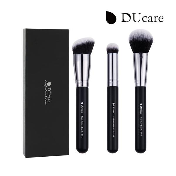 【F01ファンデーションブラシ】斜めカットの形状が顔の凹凸部分にもしっかりとフィット、ムラなくファンデーションを密着させることができ、均一な肌に仕上げてくれます。 さまざまな化粧品、リキッドファンデーション、BBクリーム、パウダー、コンシー...