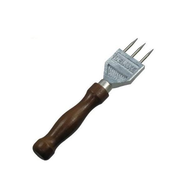 ロックアイスやクラッシュアイスを削る時、役に立つ３枚刃なので安定感があります。サイズ：178x36mm素材・材質：鋼/天然木生産国：日本カラー：ブラウン