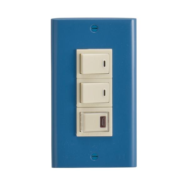 スイッチカバー プレート 3穴 3口用 コンセント コンセントカバーおしゃれ 真鍮 パシフィックブルー仕上げ Pl ブルー 青 高級 金属 アンティーク In58 Otk アンドハウス Yahoo 店 通販 Yahoo ショッピング