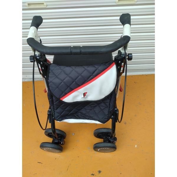 KM-24-0806-04  一部地域を除き送料無料　ユーパ産業　シルバーカー　ザフィット TF-0438 抑速機能付き歩行車