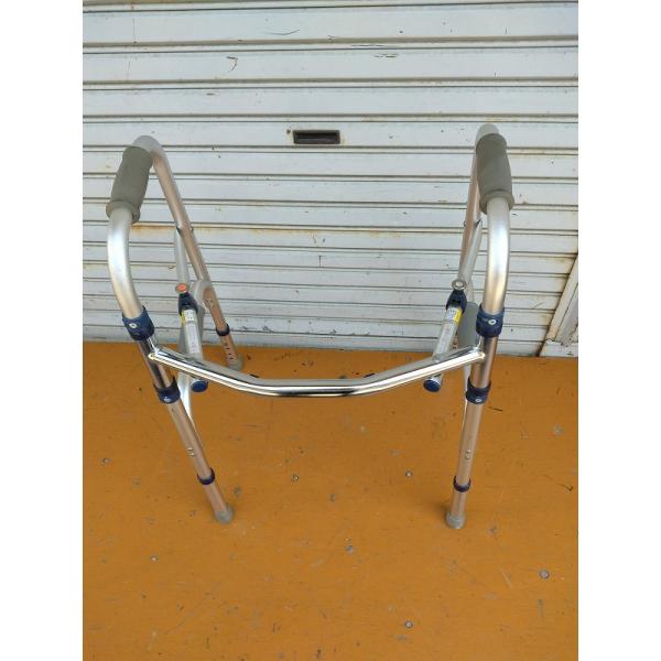 KM-25-0528-01  一部地域を除き送料無料 歩行器 イーストアイ セーフティーアームウォーカー 固定式タイプSA