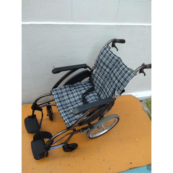 送料無料（一部地域を除く）　カワムラサイクル　介助用標準車いす　WAVIT (ウェイビット)　WA16-40　KM-25-0917-03