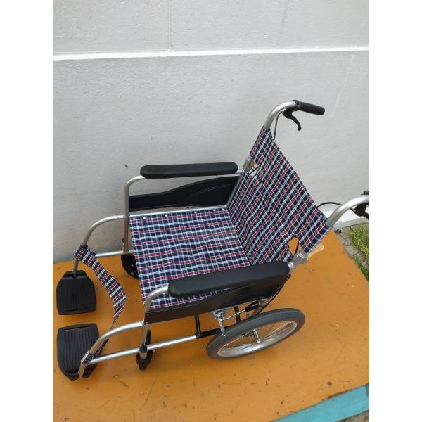 送料無料（一部地域を除く）　日進アルミ製車いす NEO-2 介助式軽量ノーパンク  KM-25-0917-08