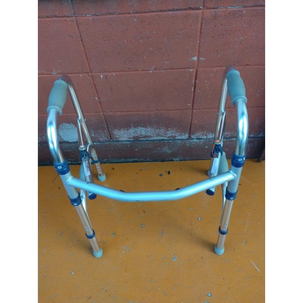 ●サイズ／幅53〜54×奥行41〜43×高さ59〜69cm、折りたたみ時：幅54×奥行10×高さ60.5cm、ハンドル内幅：40cm、下段グリップ高：32〜42cm●重さ／2.7kg●材質／本体：アルミ（一部スチール）、握り手：合成ゴム